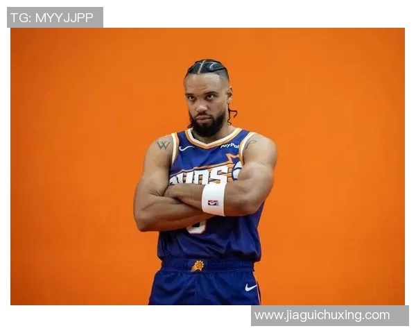 季前赛对阵湖人太阳队布克帅气亮相马威橙色短裤引关注